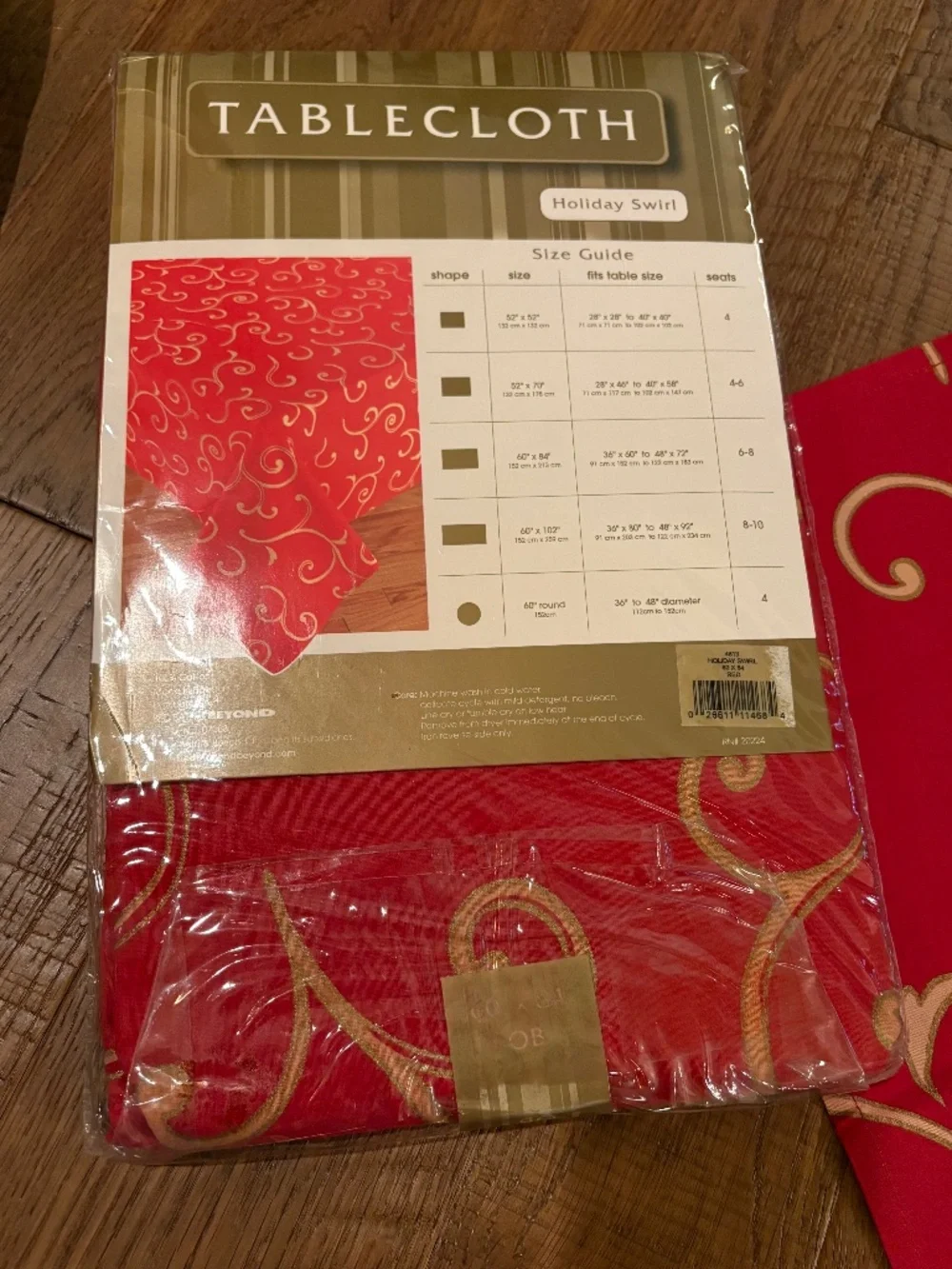 Bed Bath & Beyond Holiday Swirl Tablecloth with 8 Napkins & Wine Stopper!
